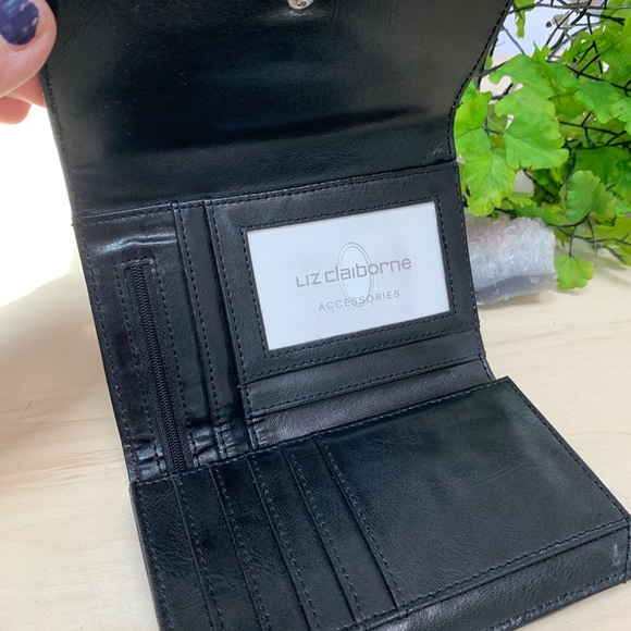 Liz Claiborne Ladies Wallet New Without Tags - Picture 3 of 4